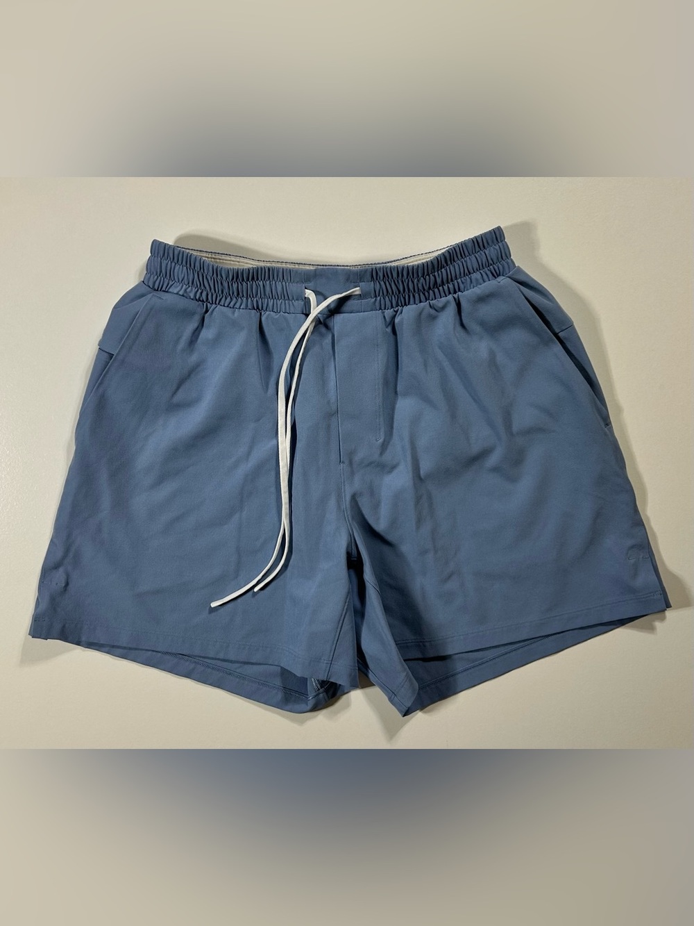 Men’s Lululemon Pool Short 5" Lined light blue size small LIKE NEW swim trunks